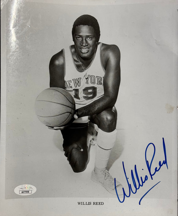 Willis Reed Autographed 8x10 Basketball Photo (JSA)