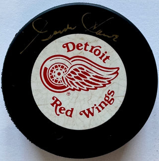 Gordie Howe Autographed Vintage Detroit Red Wings Puck (JSA)