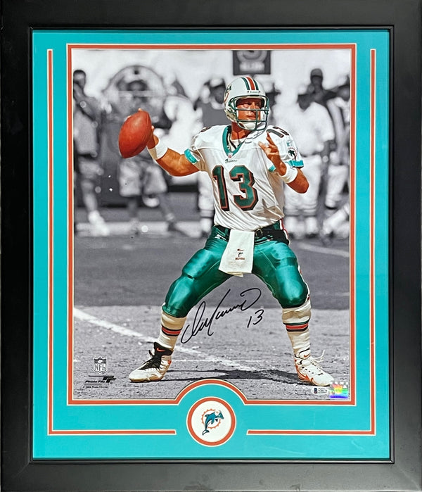 Dan Marino Autographed Framed 16x20 Photo (Beckett)