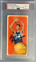 Oscar Robertson Autographed 1970-71 Topps Card #100 (PSA)