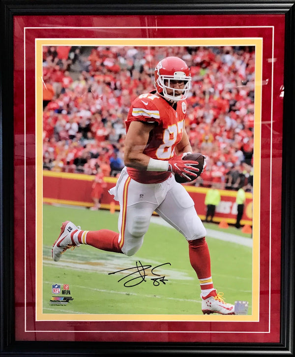 Travis Kelce Autographed Framed 16x20 Football Photo (Beckett)