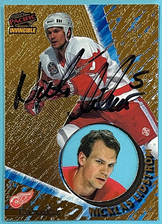 Nicklas Lidstrom Autographed 1997-98 Pinnacle Invincible Card #49