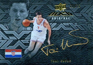 Tony Kukoc Autographed Upper Deck Card #61/75