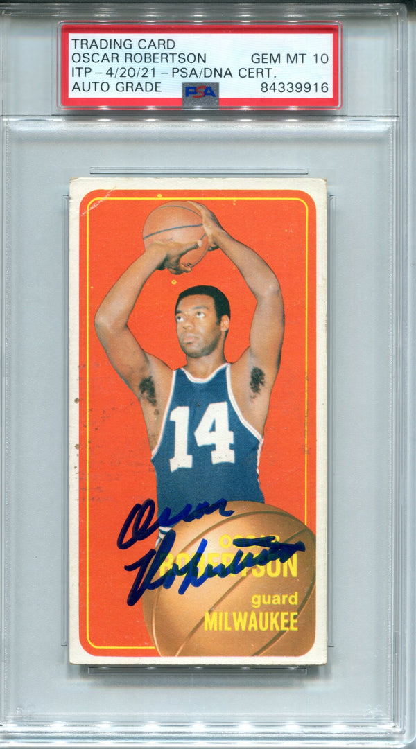 Oscar Robertson Autographed 1970-71 Topps Card #100 (PSA)