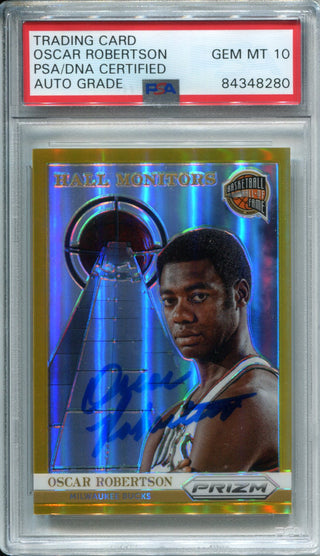 Oscar Robertson Autographed 2013-14 Panini Prizm Hall Monitors Gold Card (PSA)